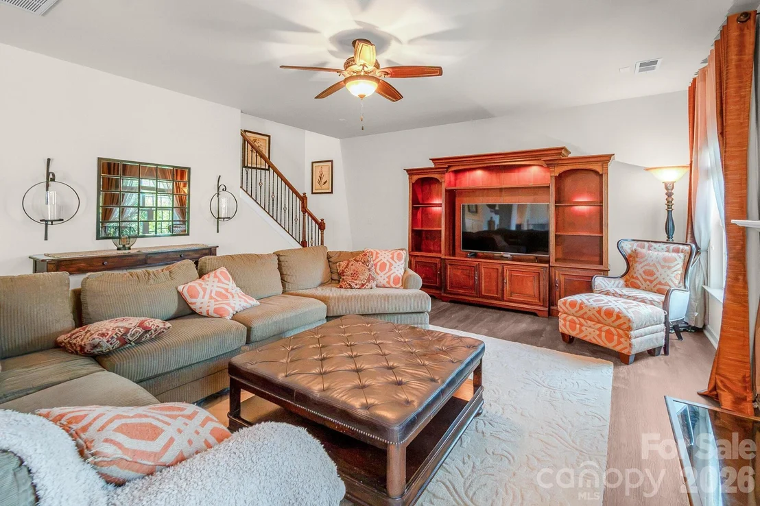 Photo of 2083 Topaz Plaza