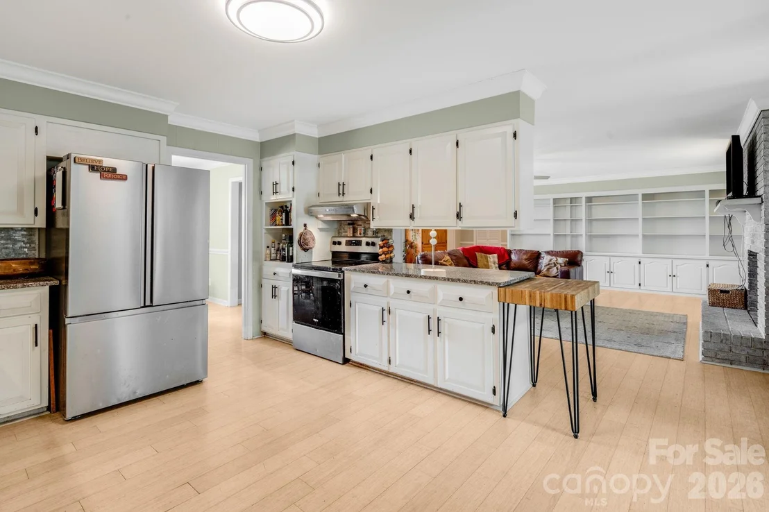 Photo of 1737 Whitesides Road
