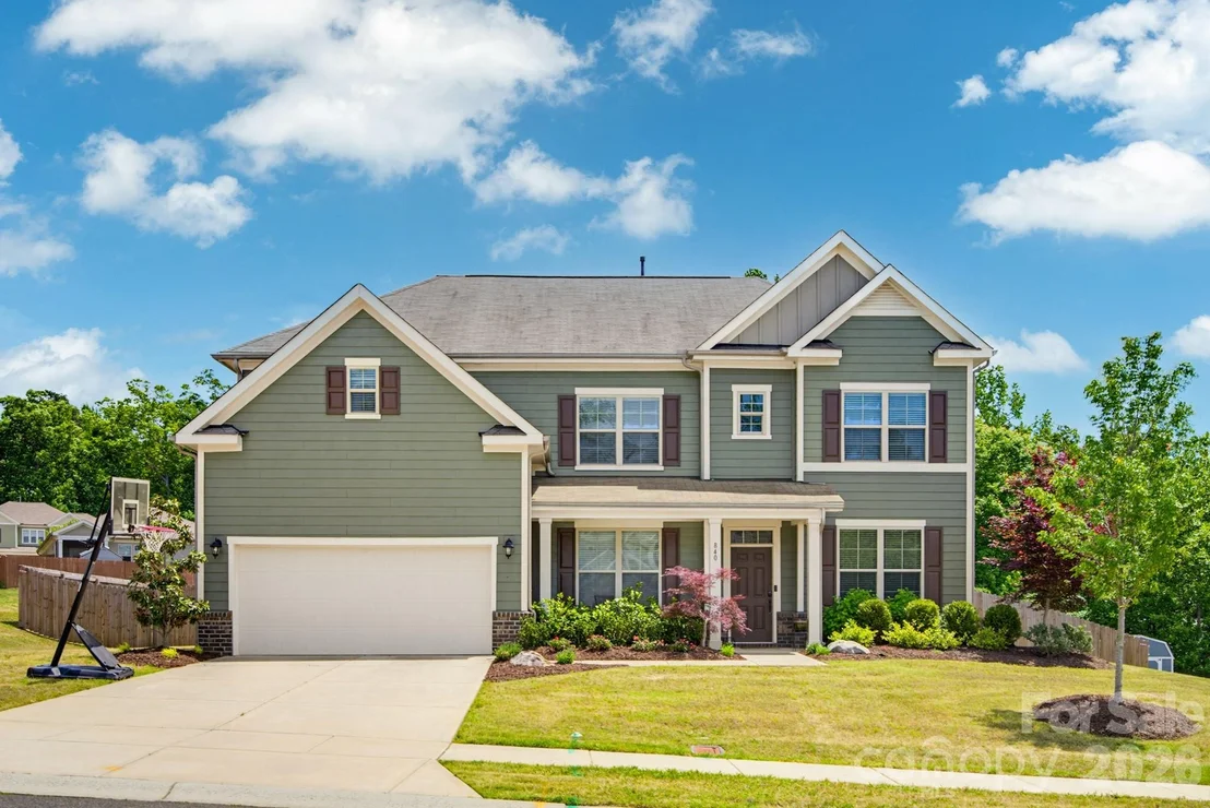Photo of 840 Oak Manor Drive SE