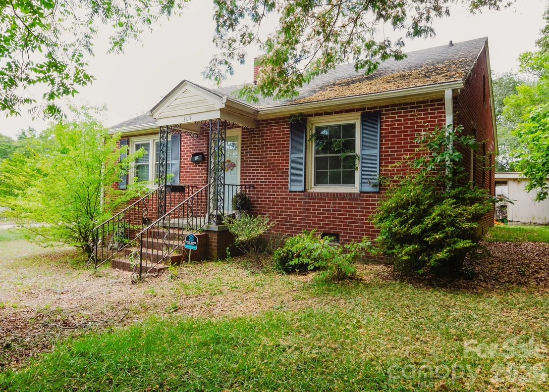 Photo of 303 Myrtle Avenue