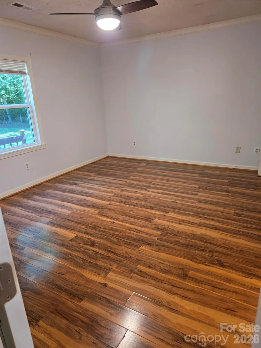 Photo of 1190 Landsdowne Drive