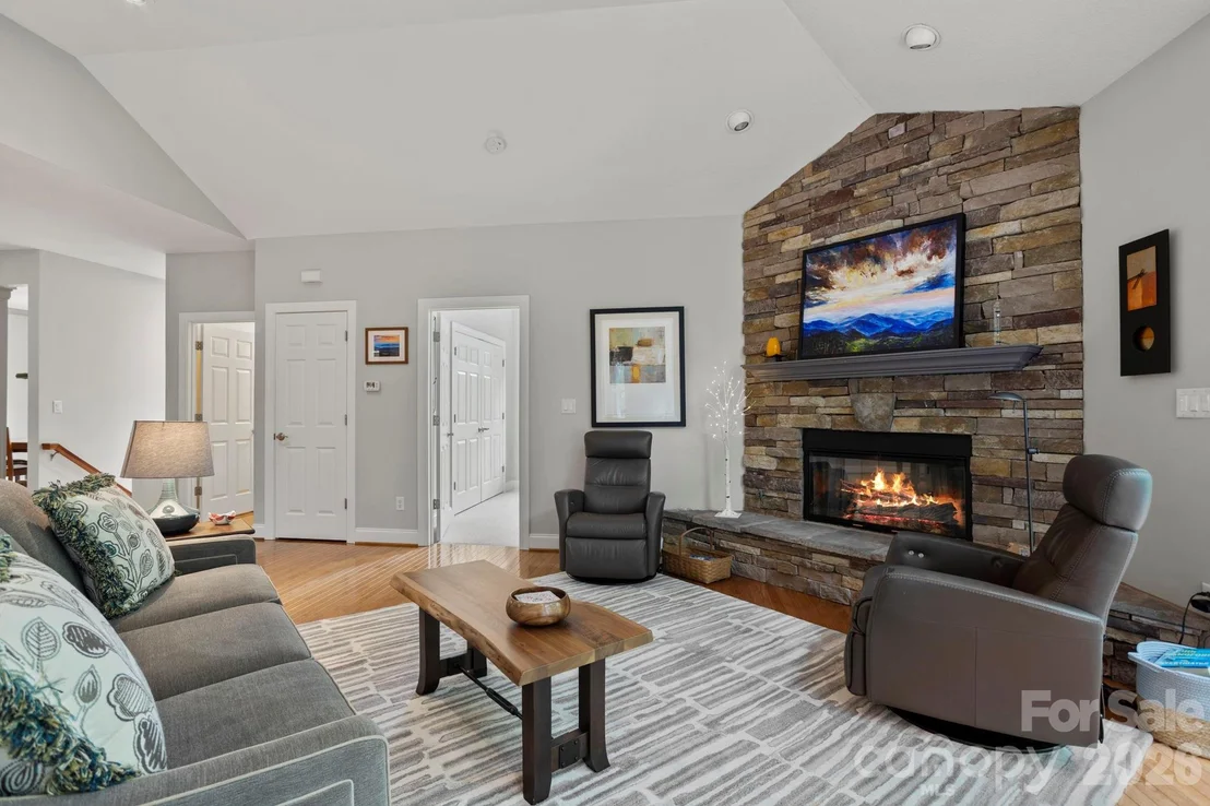 Photo of 547 Pinnacle Peak Lane