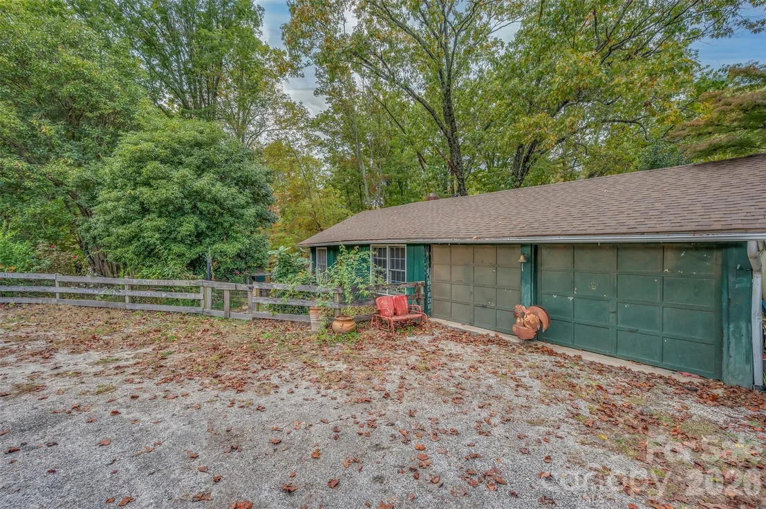 Photo of 936 Golden Road