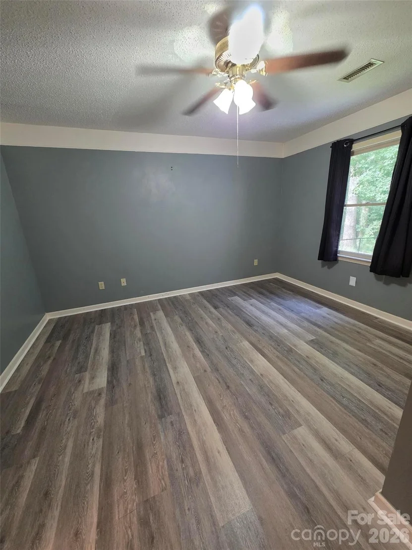 Photo of 1190 Landsdowne Drive