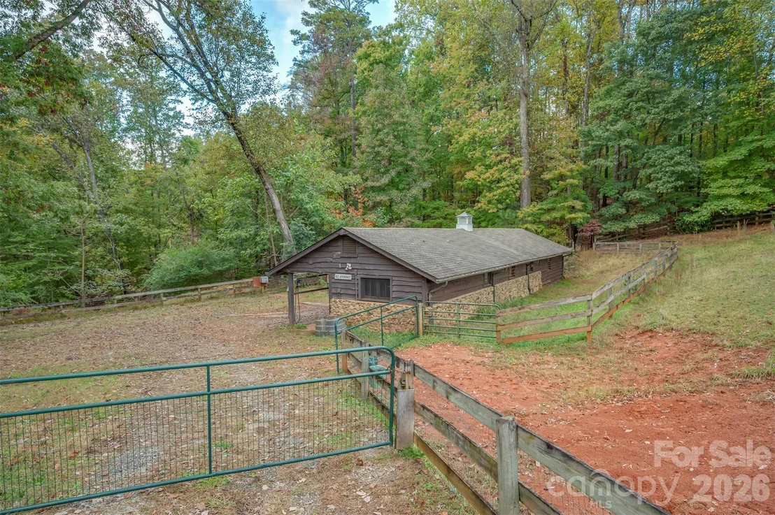 Photo of 936 Golden Road