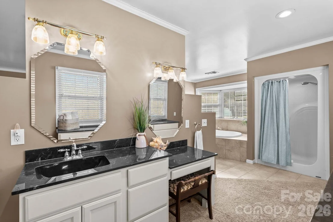 Photo of 5075 Lakeview Drive