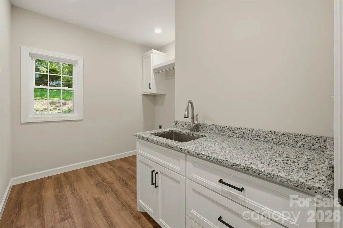 Photo of 107 Meadow View Street