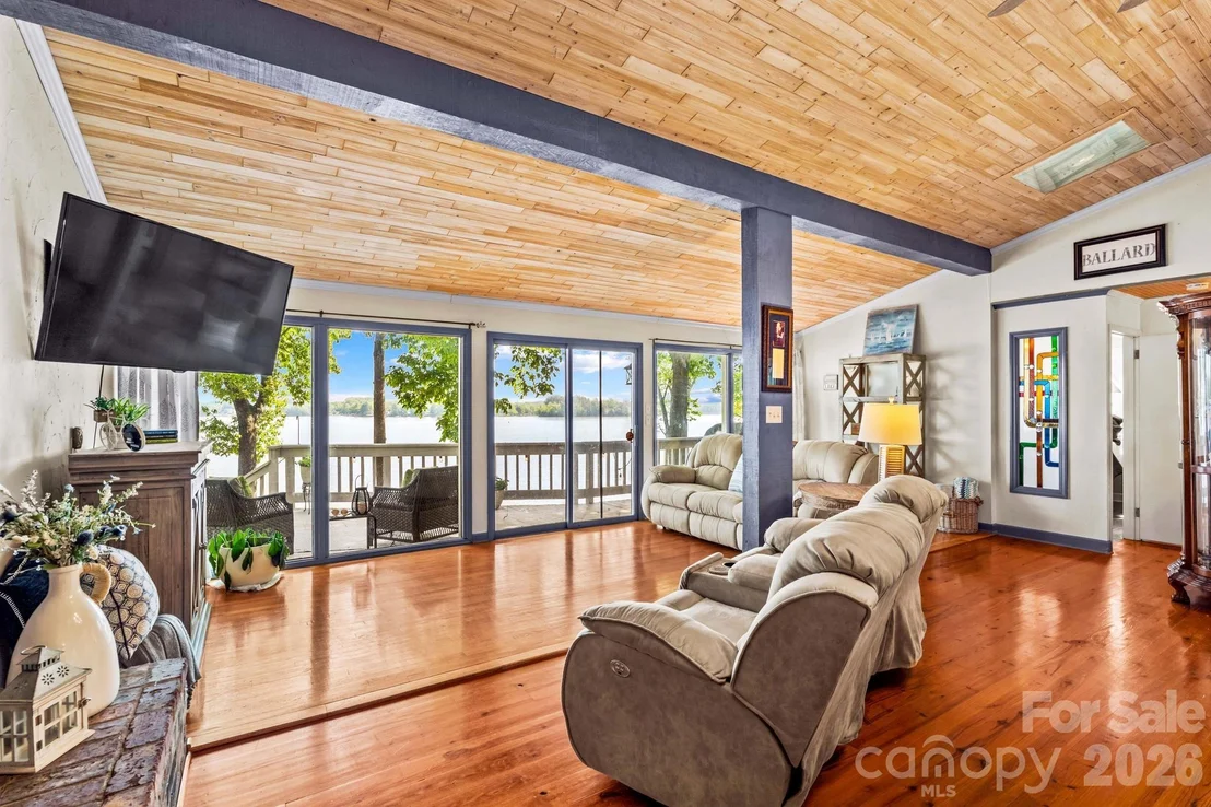 Photo of 395 Rendleman Drive