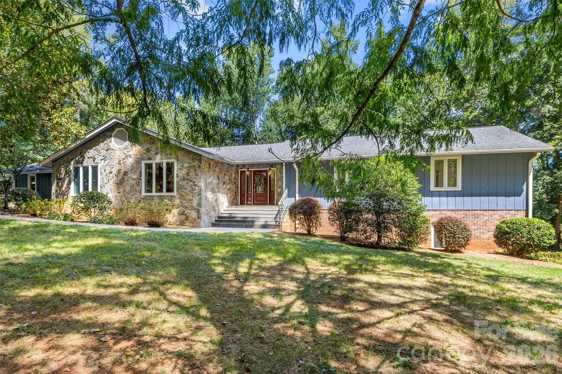 Photo of 600 Fairway Drive