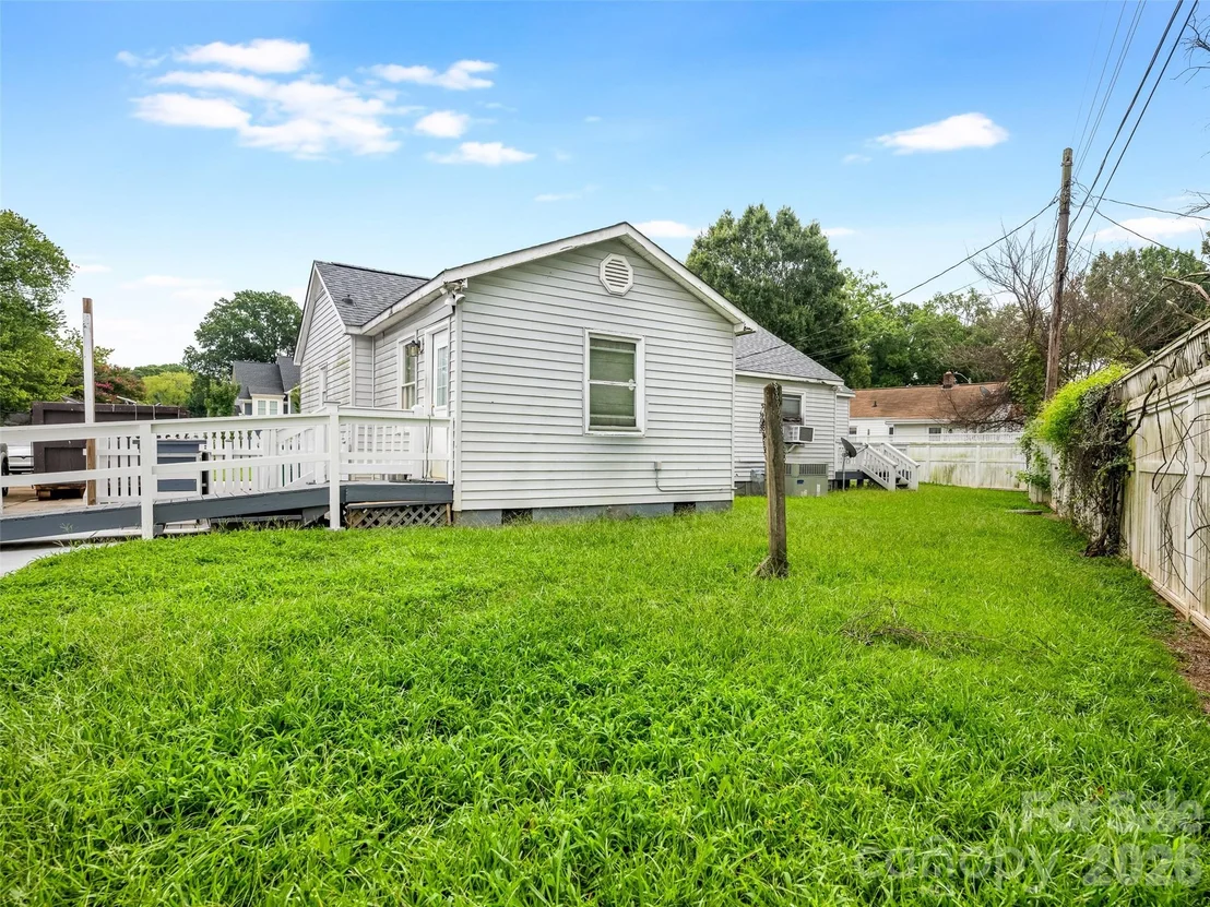 Photo of 646 Marsh Road