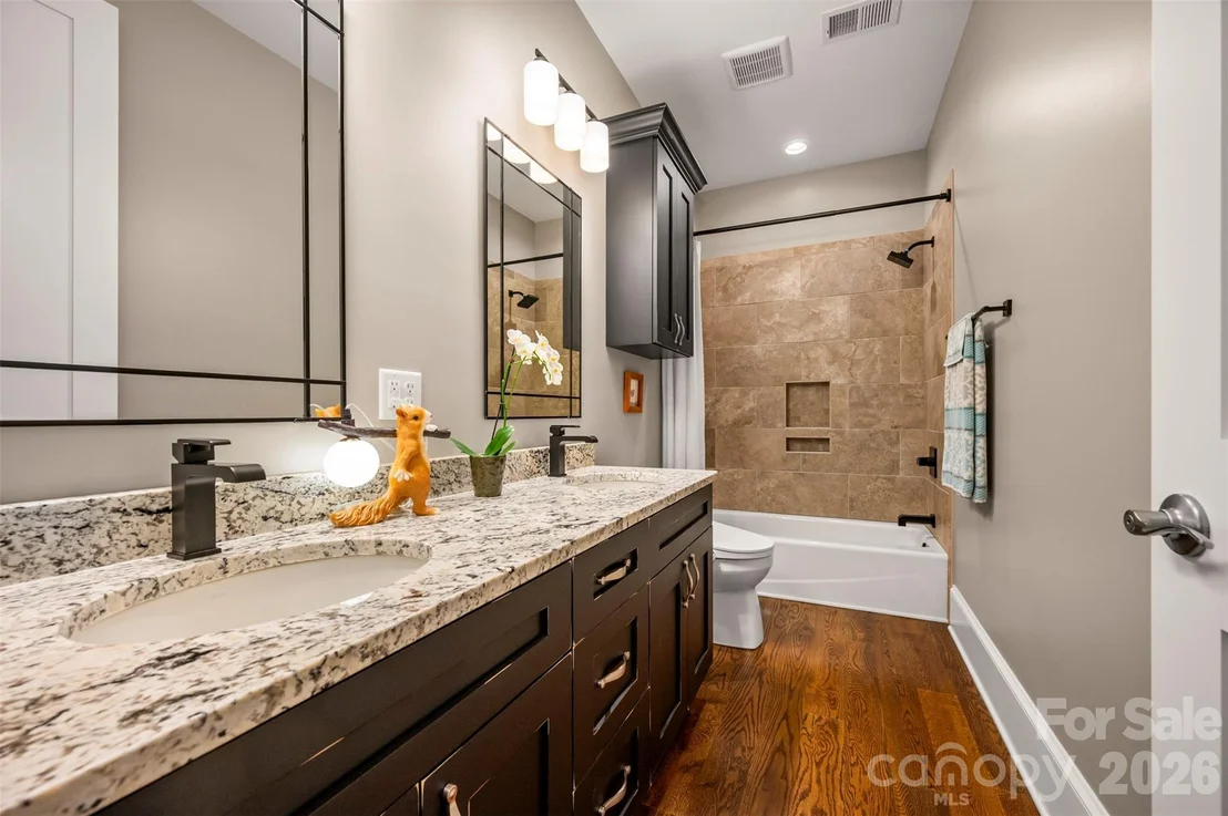 Photo of 398 Mapleton Lane