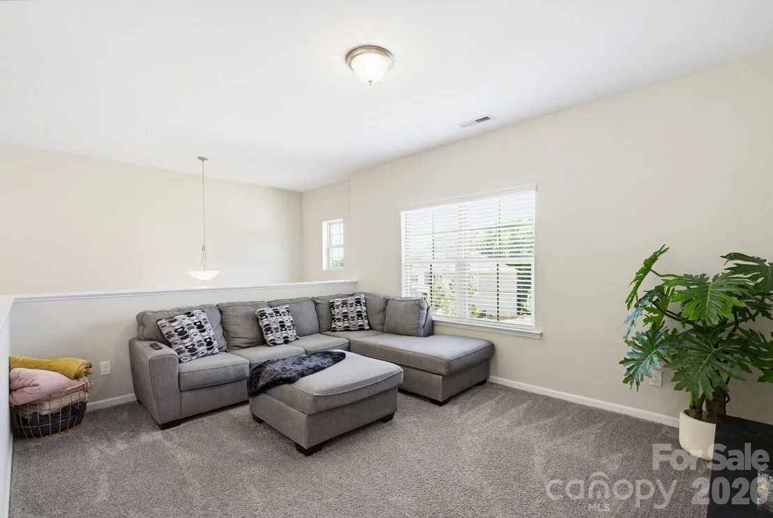 Photo of 840 Oak Manor Drive SE