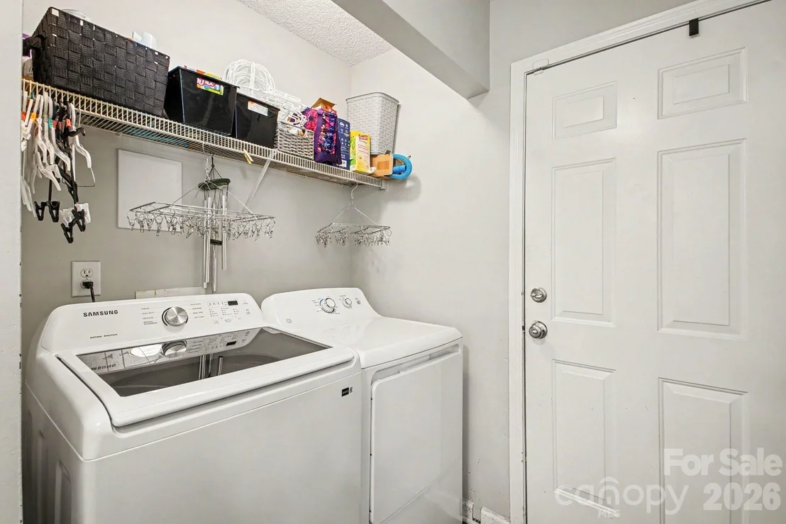 Photo of 1240 Log Cabin Road