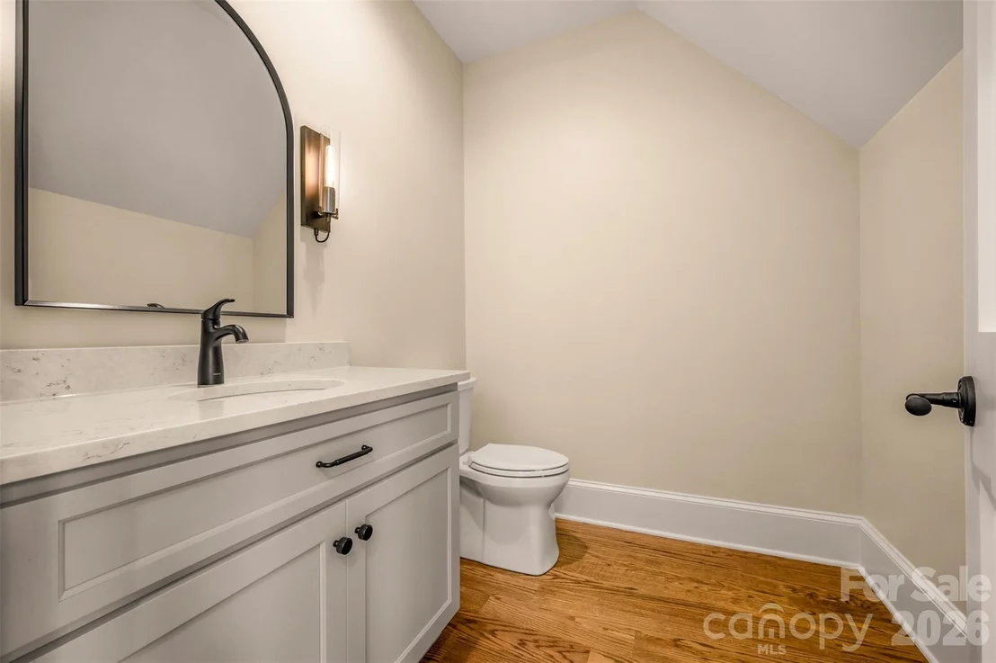 Photo of 978 Mapleton Lane