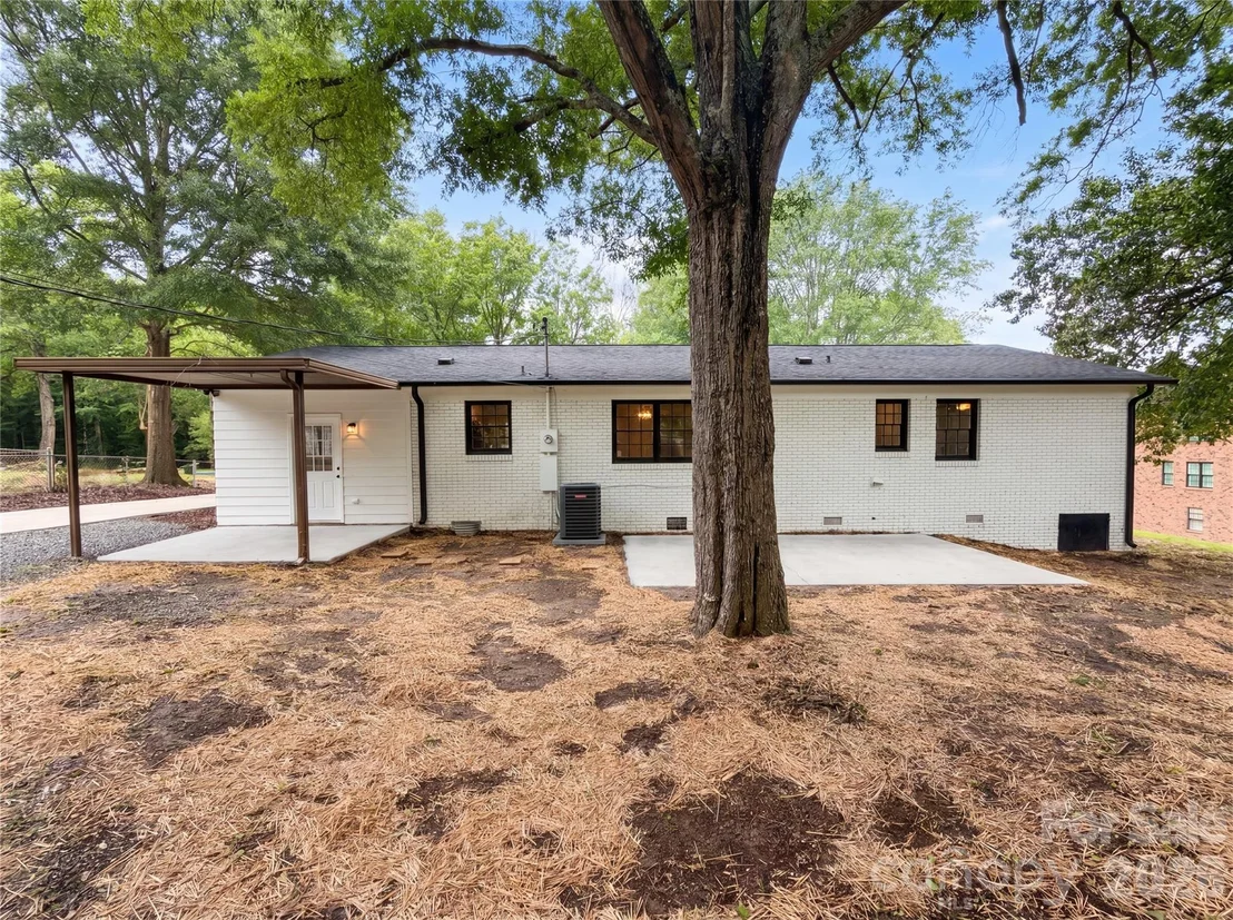 Photo of 141 Greenbriar Drive