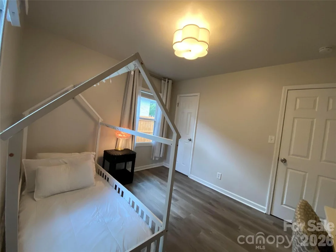 Photo of 2906 Rush Avenue