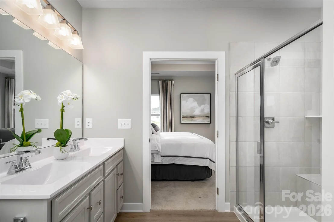 Photo of 925 Heathway Drive
