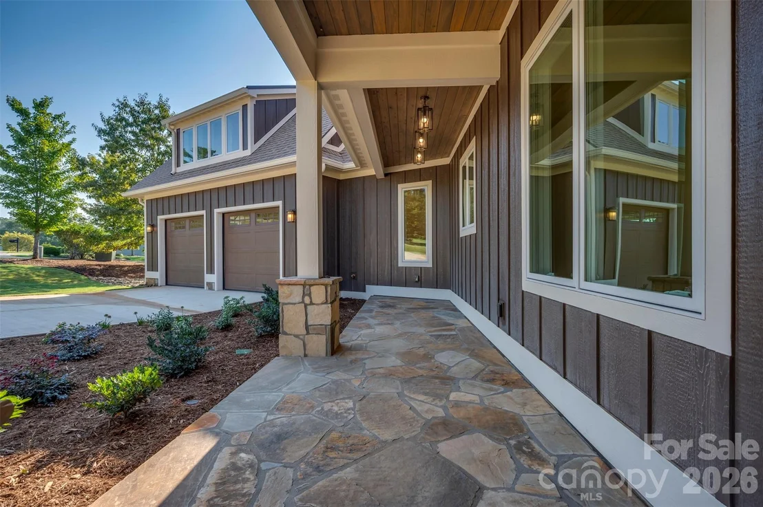 Photo of 978 Mapleton Lane