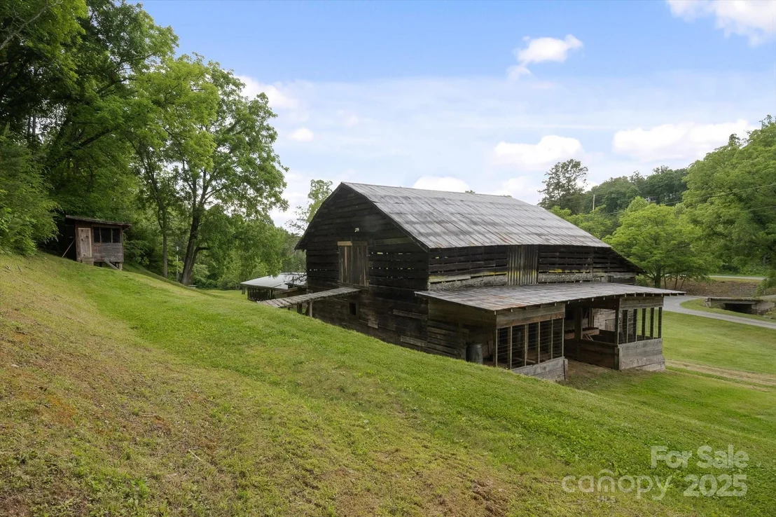 Photo of 942 Paint Fork Road