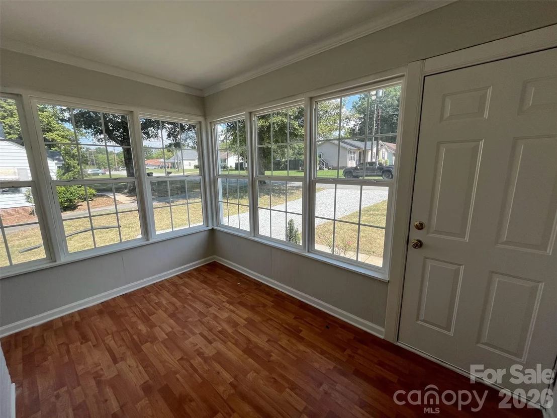 Photo of 905 3rd Street