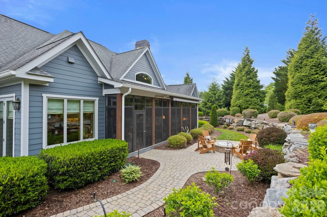 Photo of 390 Shipman Parkway
