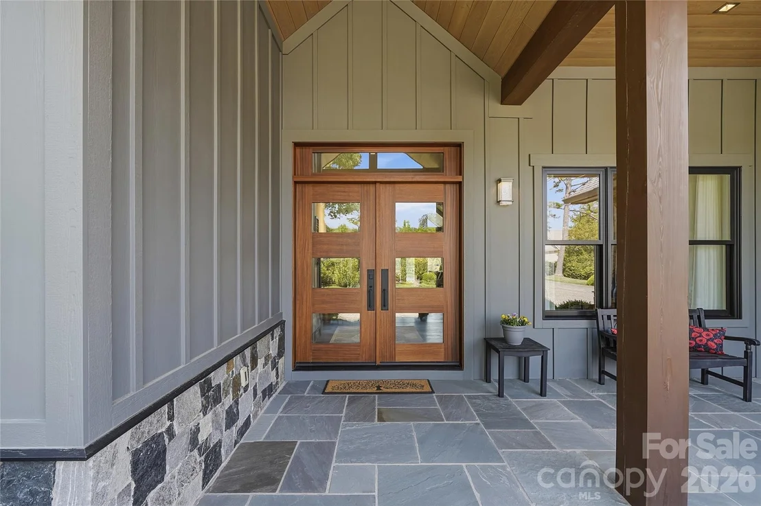Photo of 984 Mapleton Lane