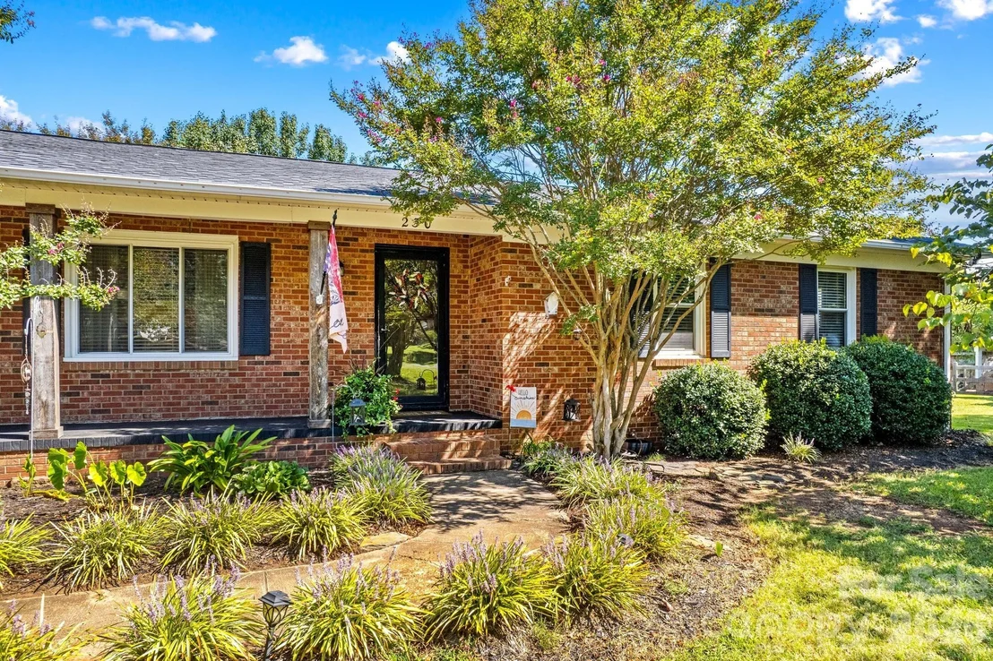 Photo of 230 E Old Farm Road