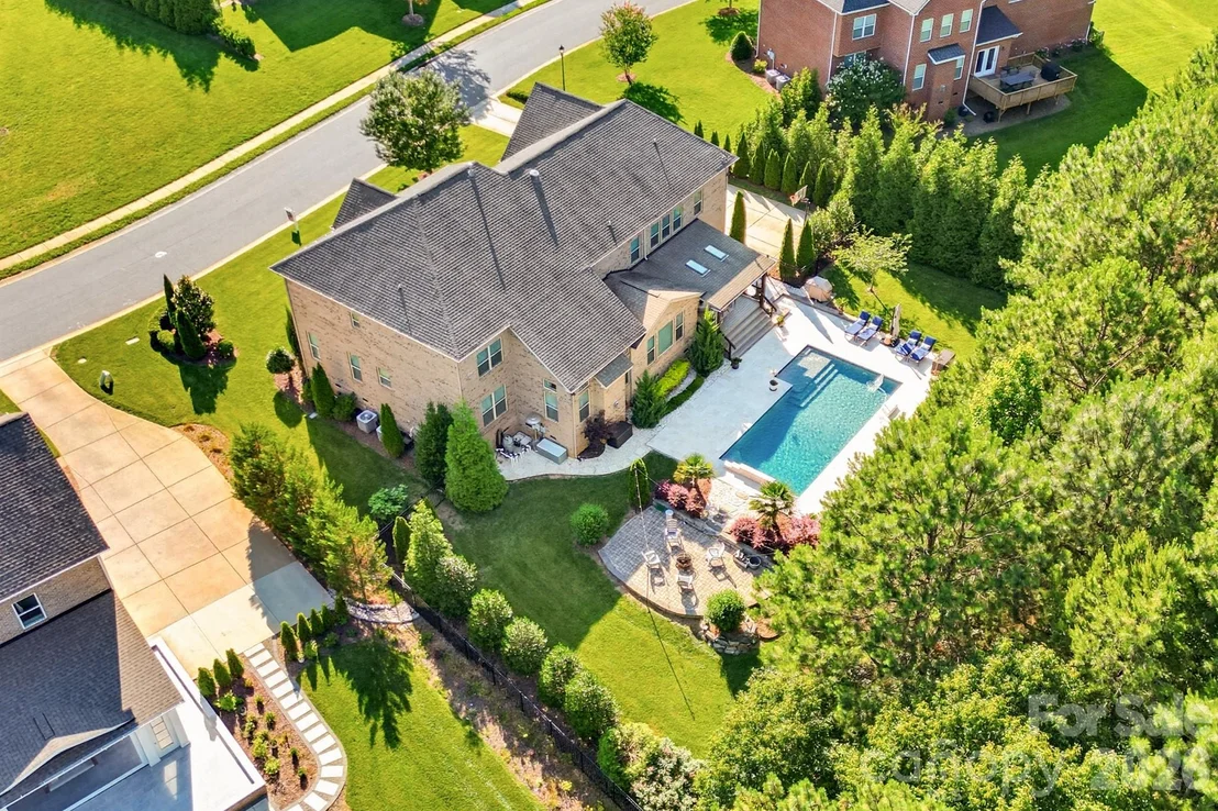 Photo of 3083 Twin Lakes Drive