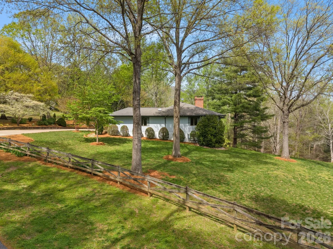 Photo of 140 Meadowlark Drive