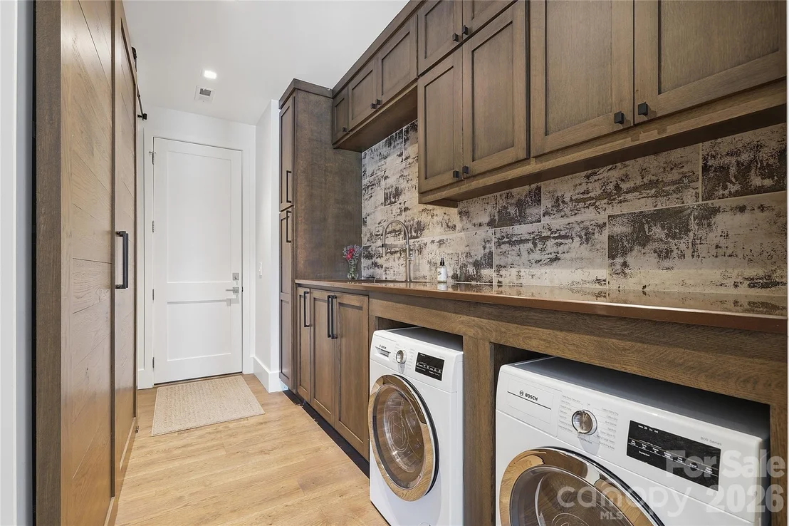 Photo of 984 Mapleton Lane