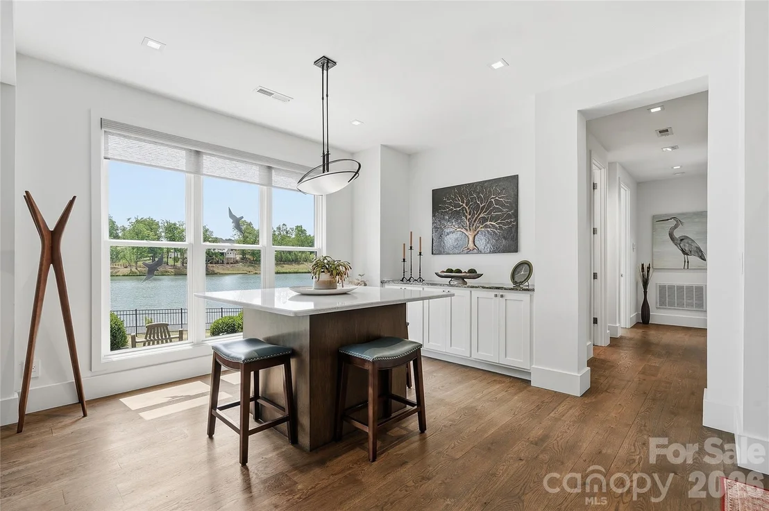 Photo of 984 Mapleton Lane