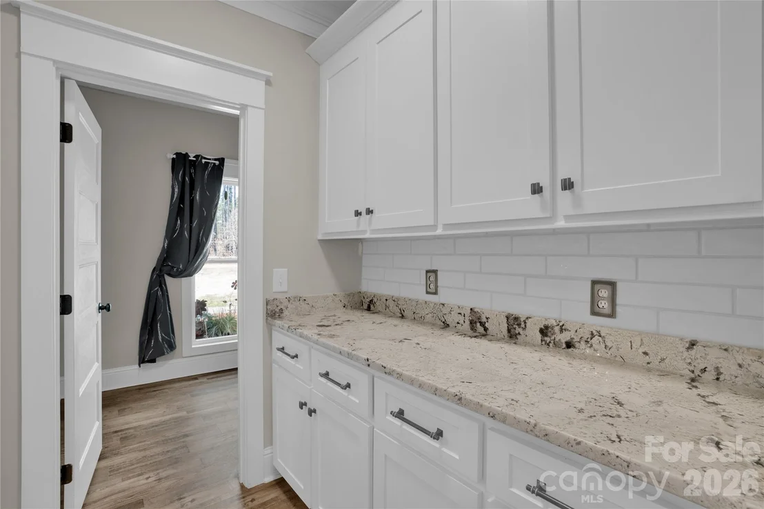 Photo of 2138 Lockhart Road