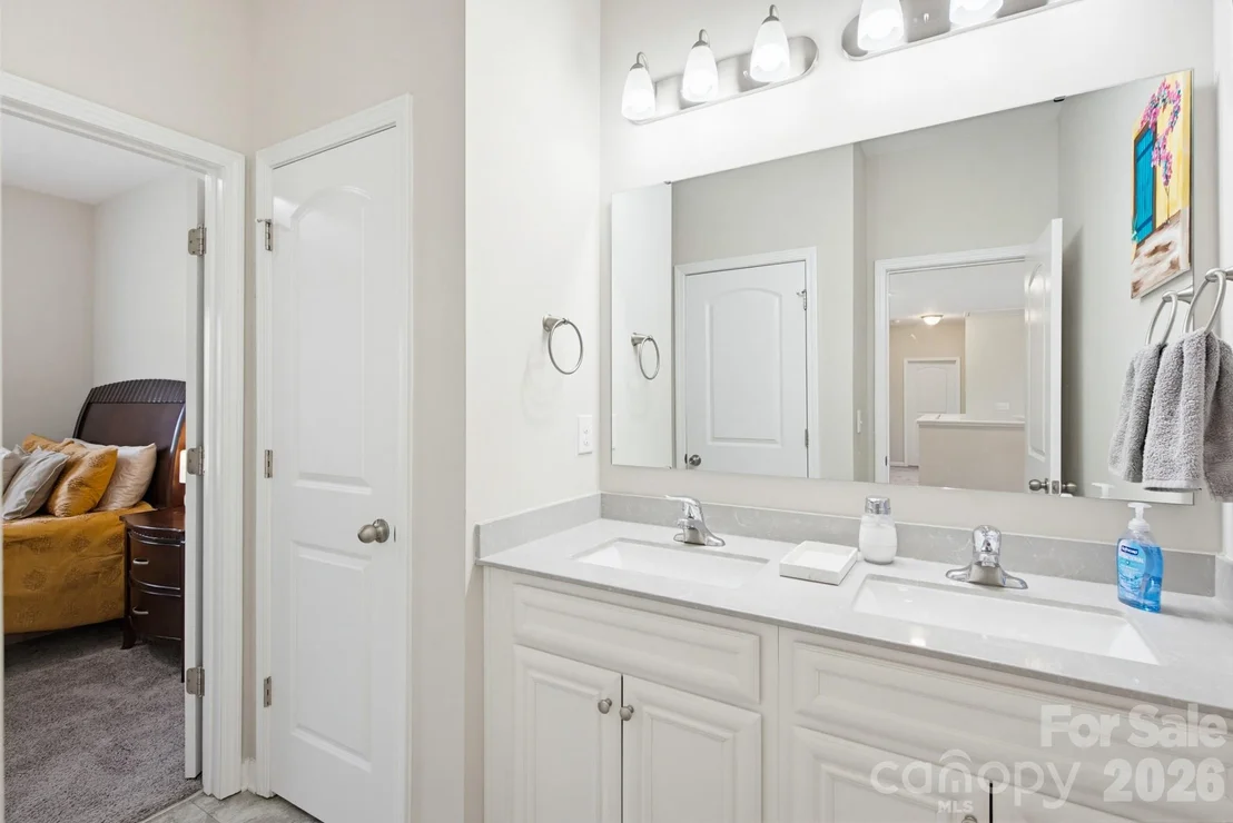 Photo of 840 Oak Manor Drive SE