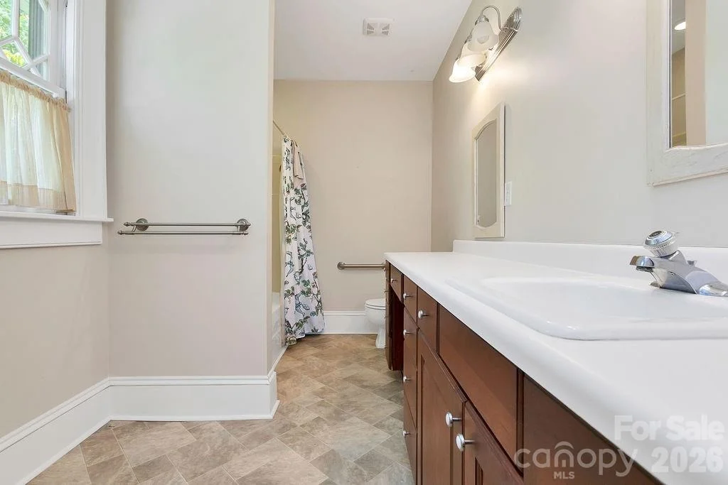 Photo of 208 Probart Street