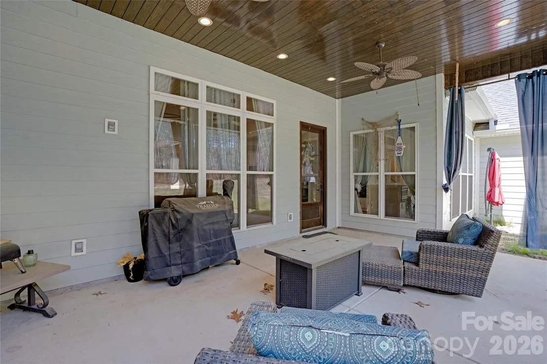 Photo of 2138 Lockhart Road