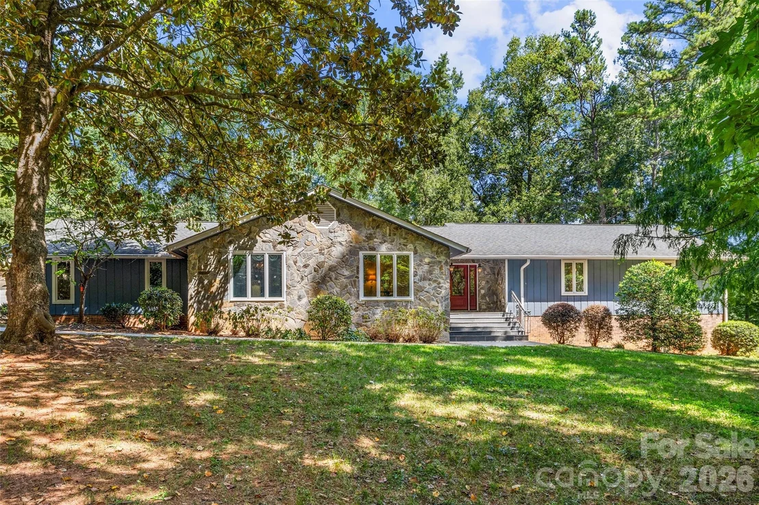Photo of 600 Fairway Drive