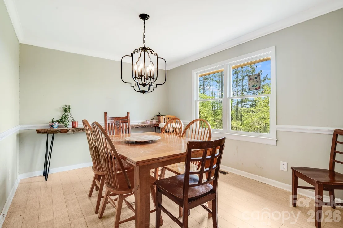 Photo of 1737 Whitesides Road