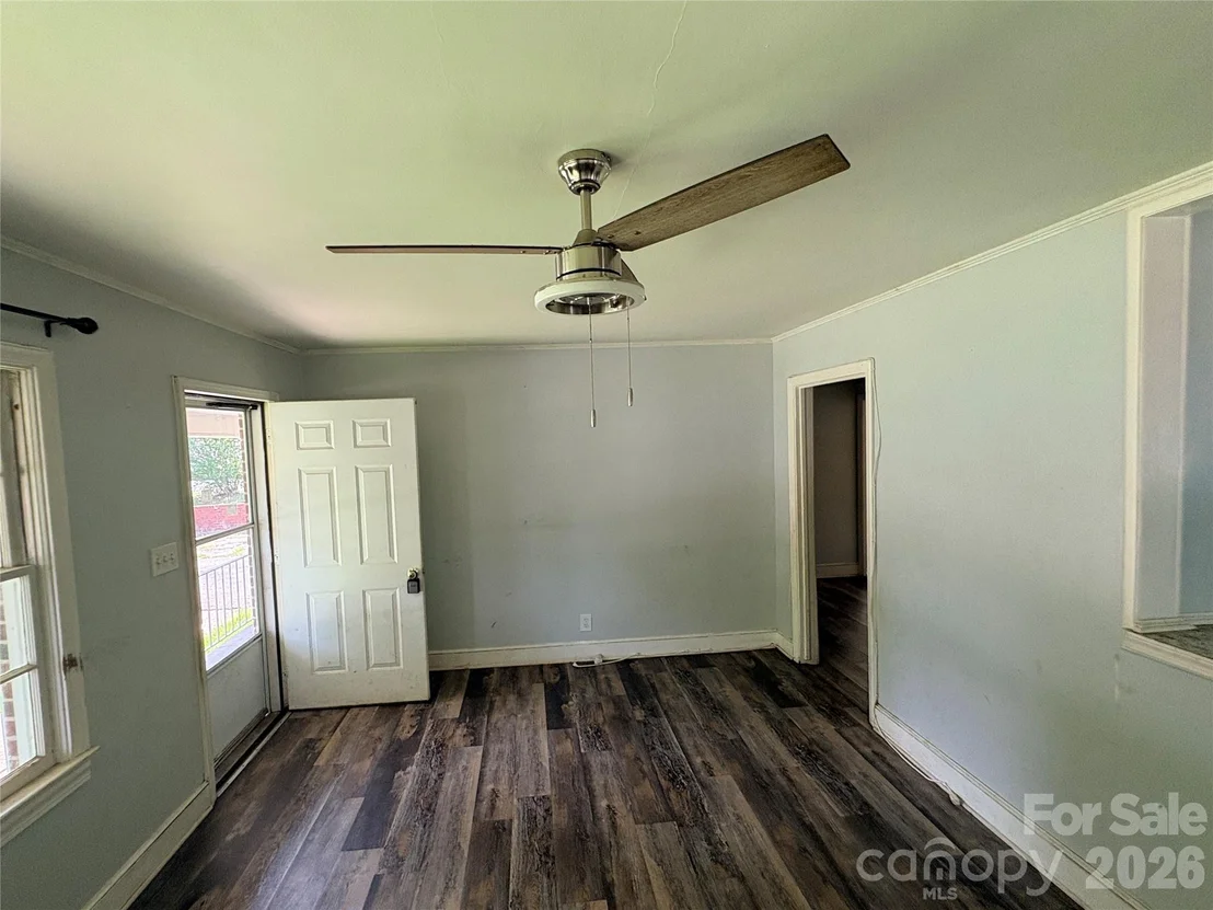 Photo of 711 Arthur Boulevard