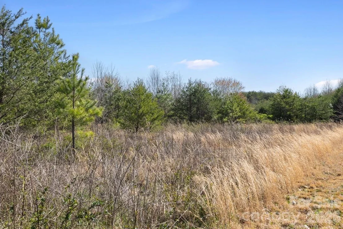 Photo of 879 E Memorial Highway