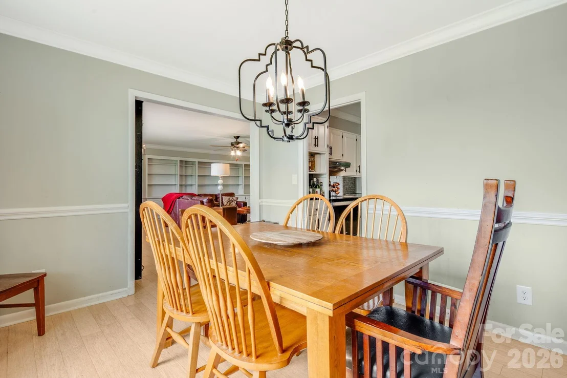 Photo of 1737 Whitesides Road