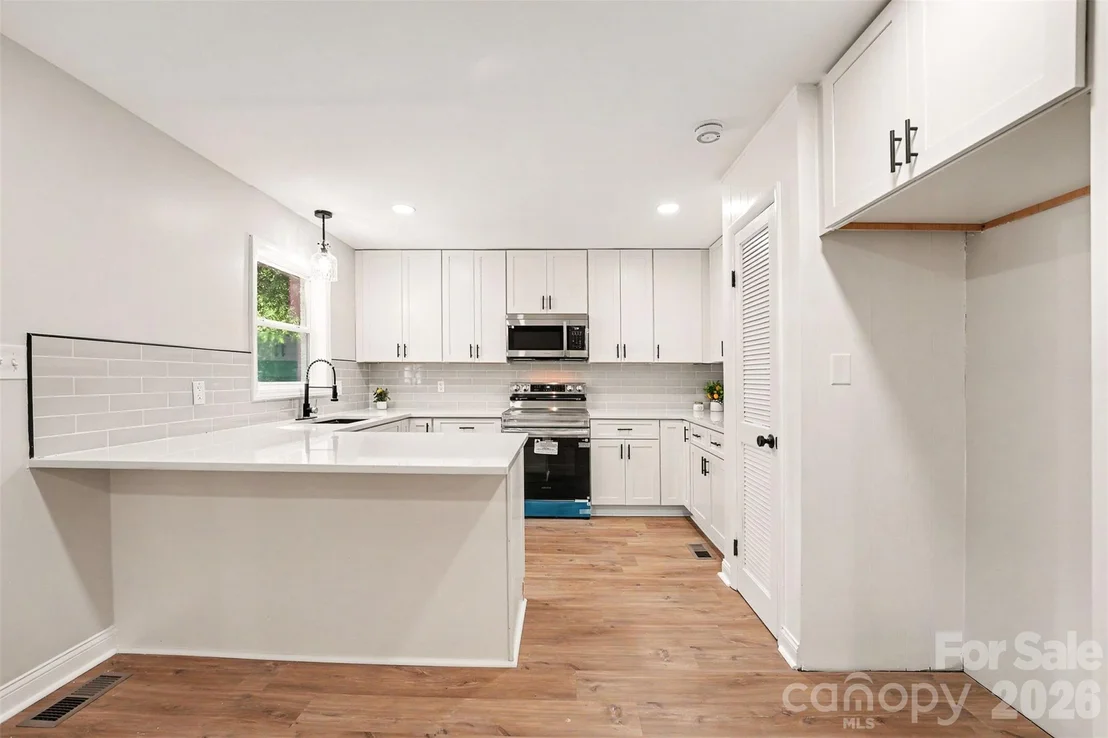 Photo of 1902 19th Avenue NE