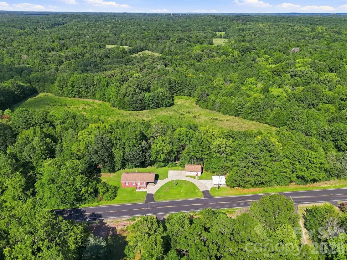 Photo of 728 Center Road