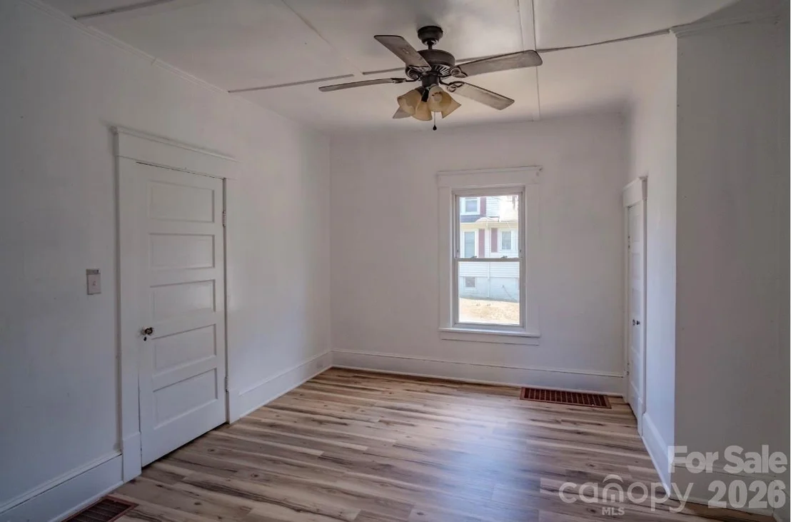 Photo of 401 8th Street
