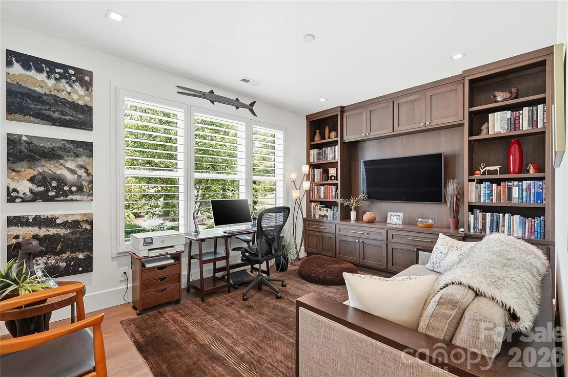 Photo of 984 Mapleton Lane