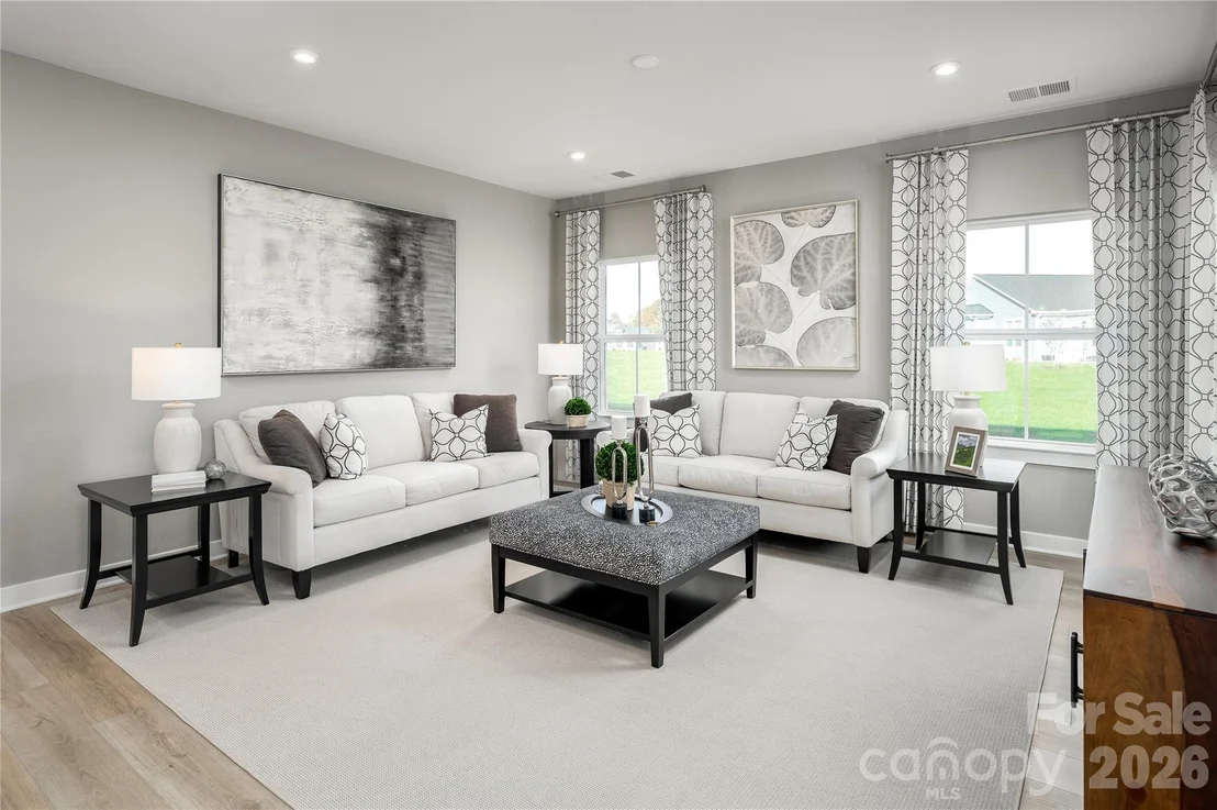 Photo of 925 Heathway Drive