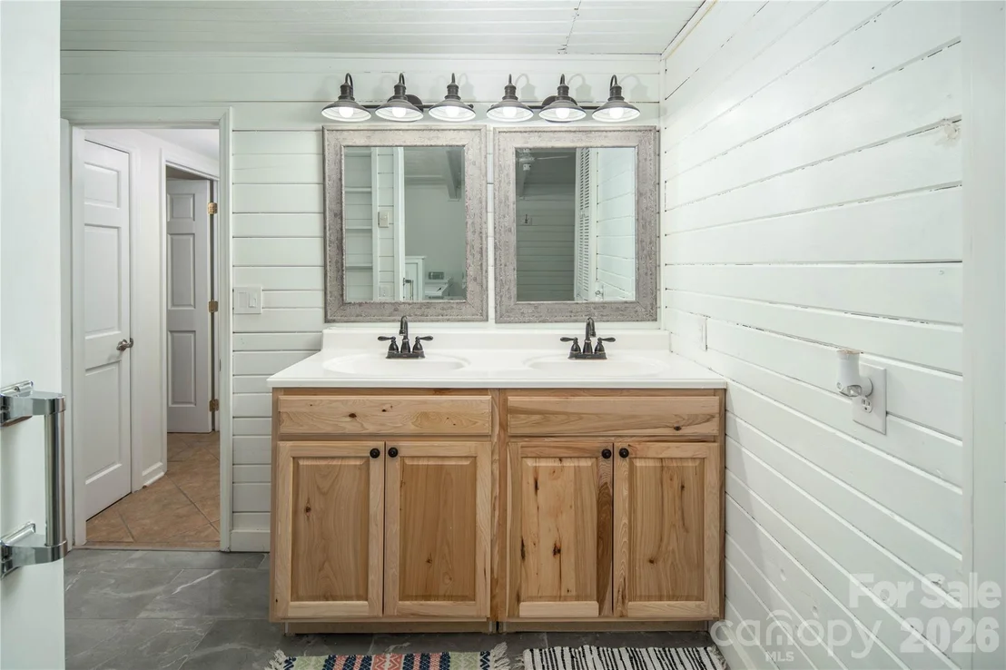 Photo of 1628 Skyland Drive