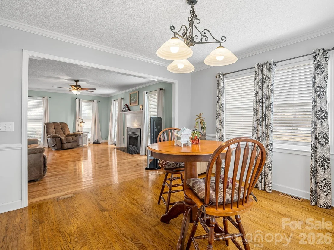 Photo of 1570 Roddy Road