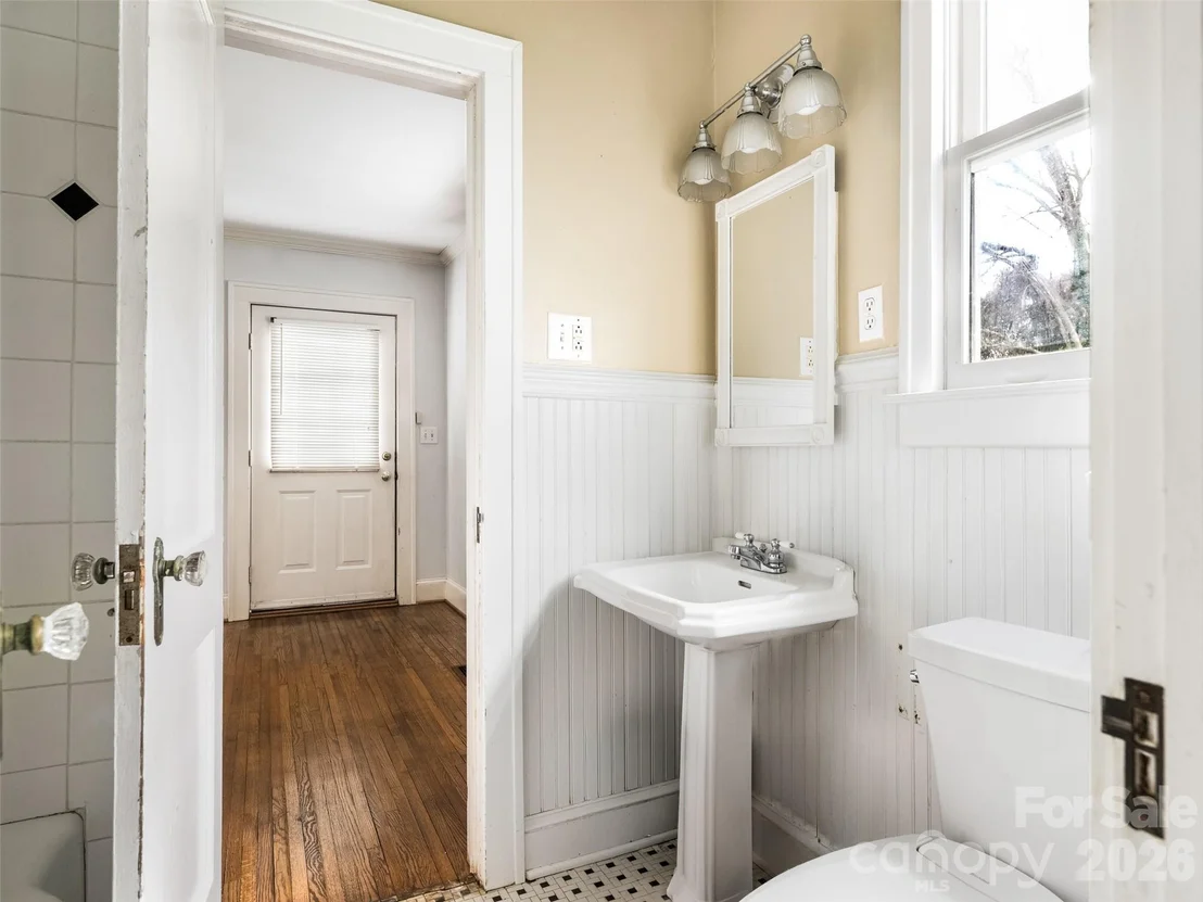 Photo of 646 Marsh Road