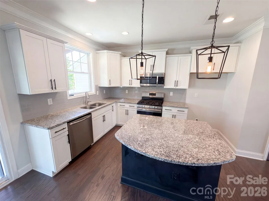 Photo of 7020 Chrysanthemum Road