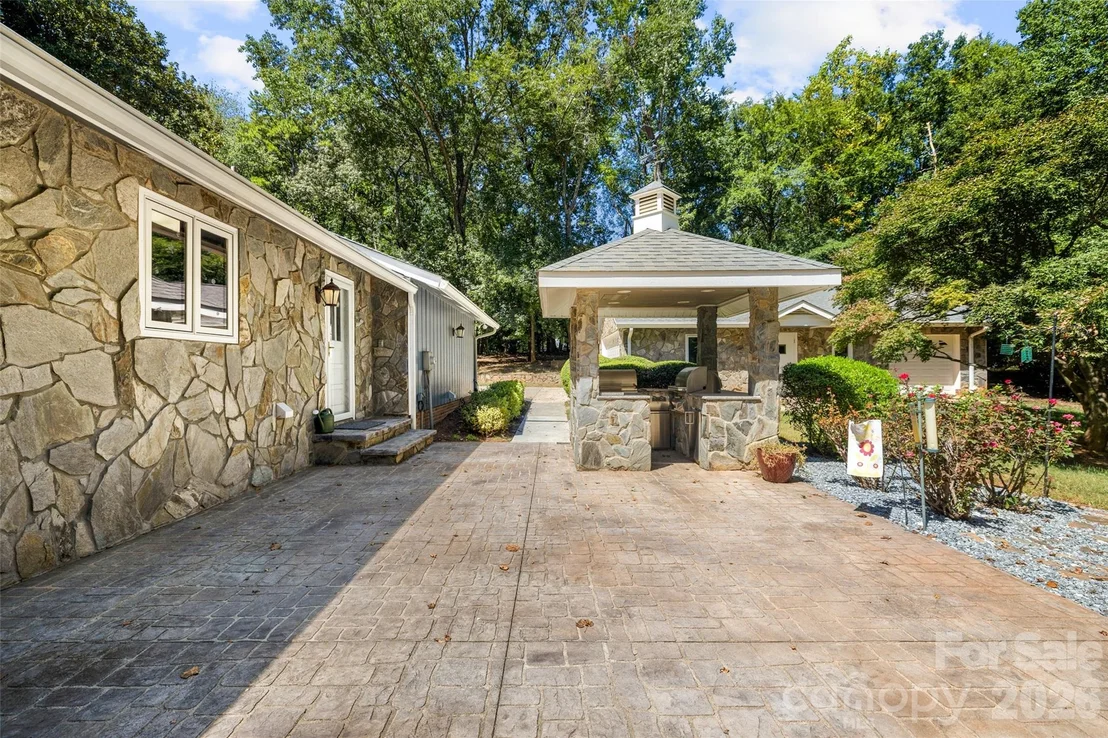 Photo of 600 Fairway Drive